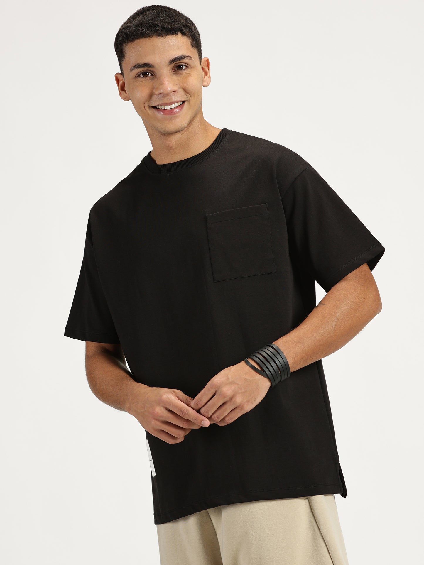 SOLID BLACK OVERSIZED TSHIRT WITH POCKET