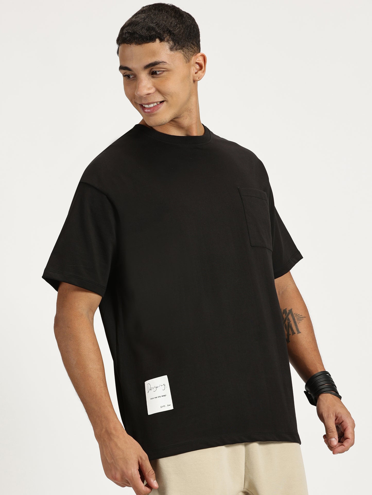 SOLID BLACK OVERSIZED TSHIRT WITH POCKET