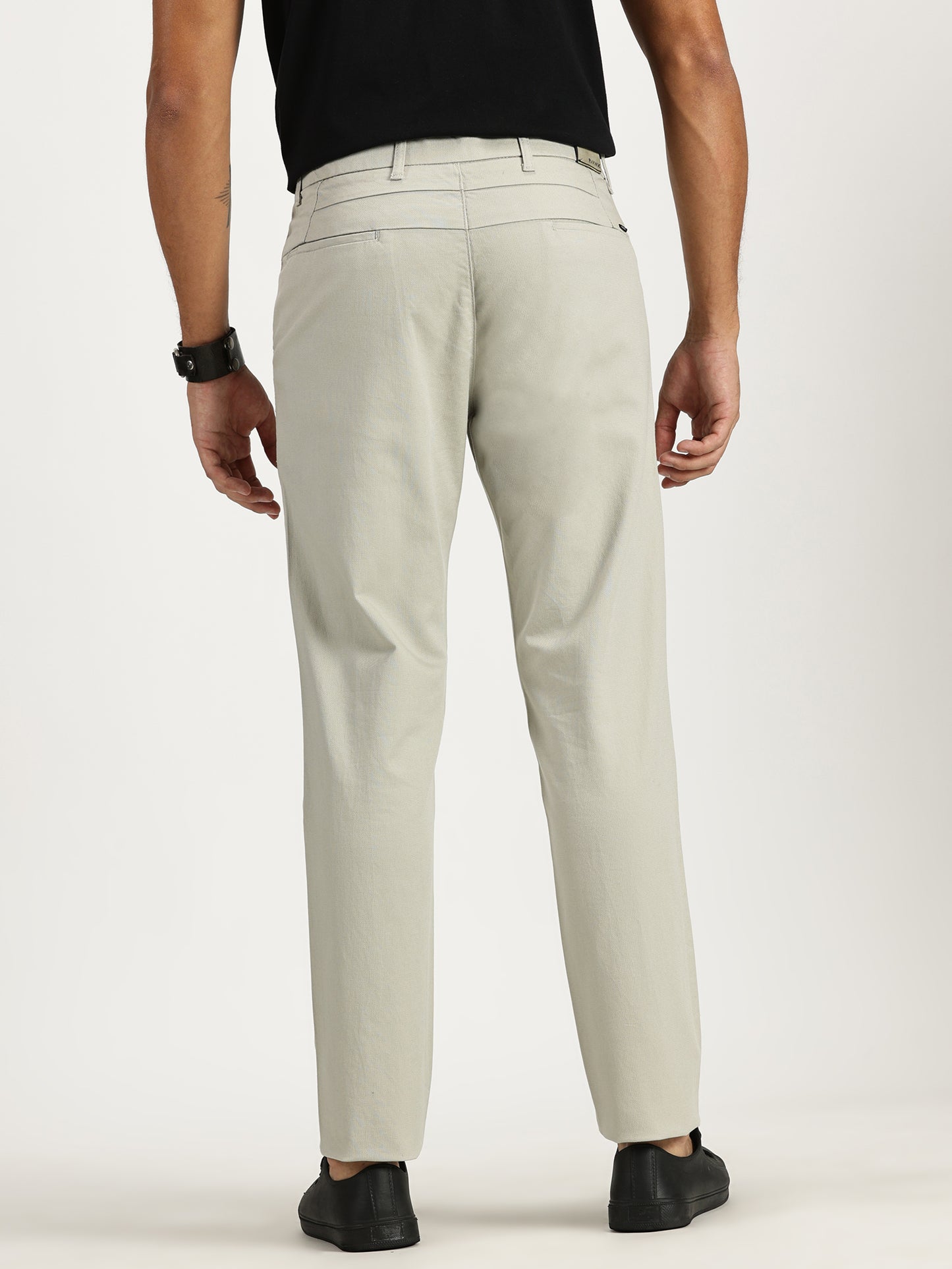 MEN'S OFF WHITE REGULAR FIT TROUSER WITH CROSS POCKET