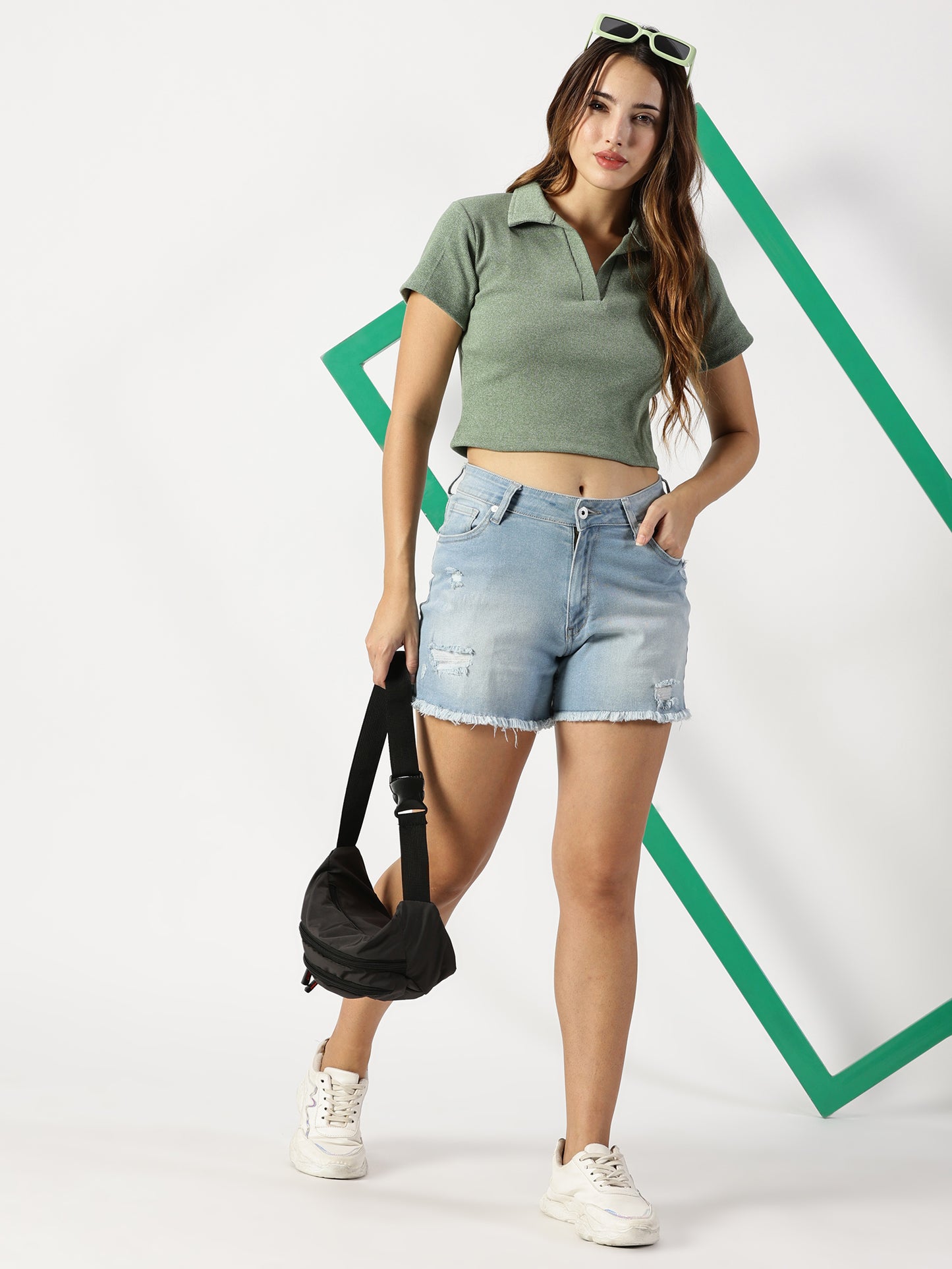 STRETCHABLE POLO CROP TOP