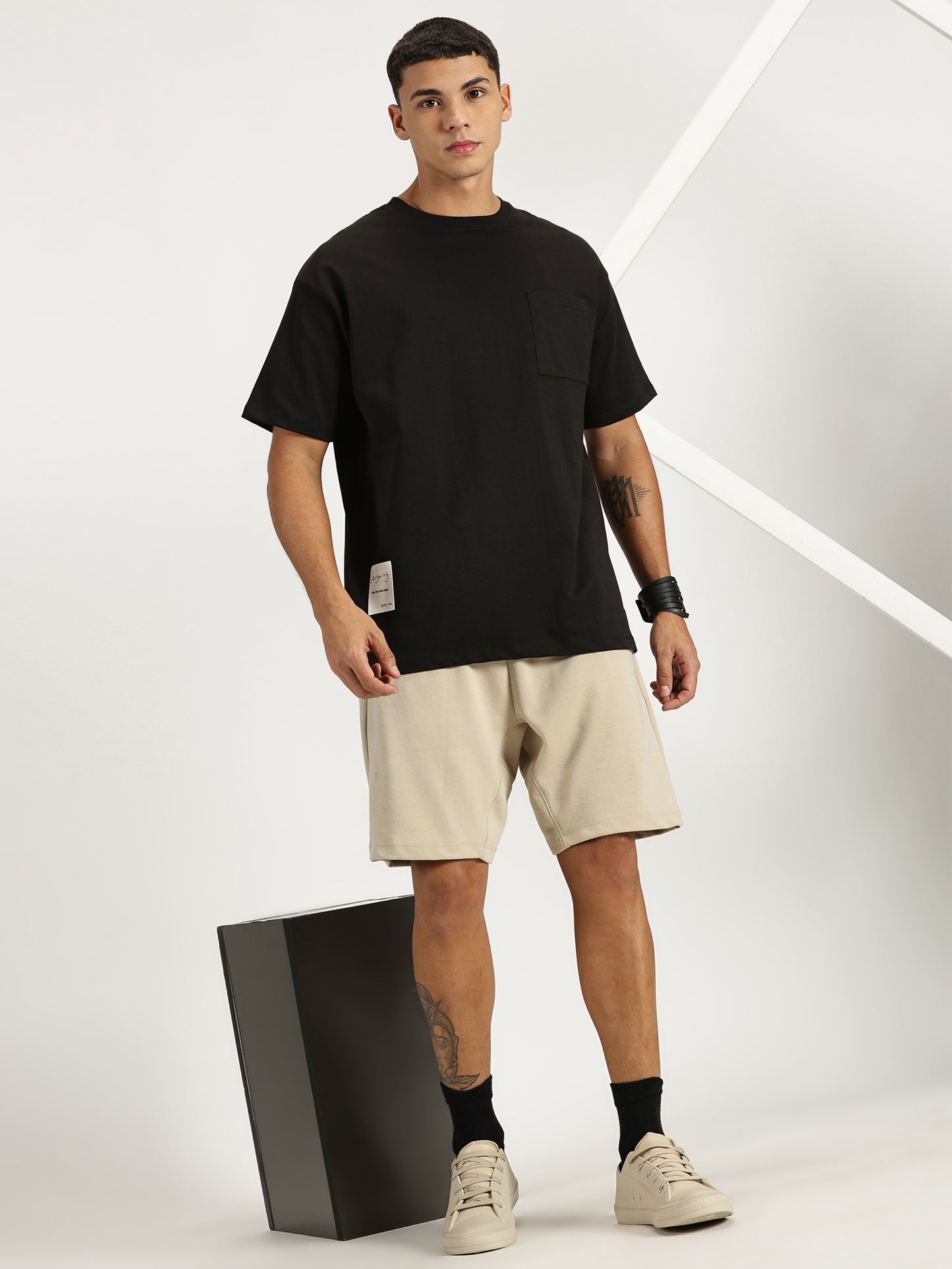 SOLID BLACK OVERSIZED TSHIRT WITH POCKET