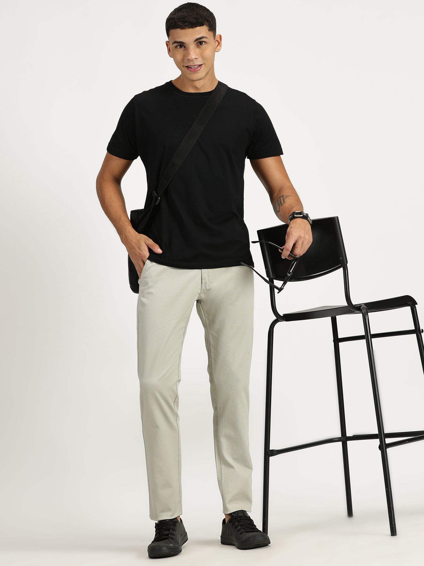 MEN'S OFF WHITE REGULAR FIT TROUSER WITH STRAIGHT POCKET