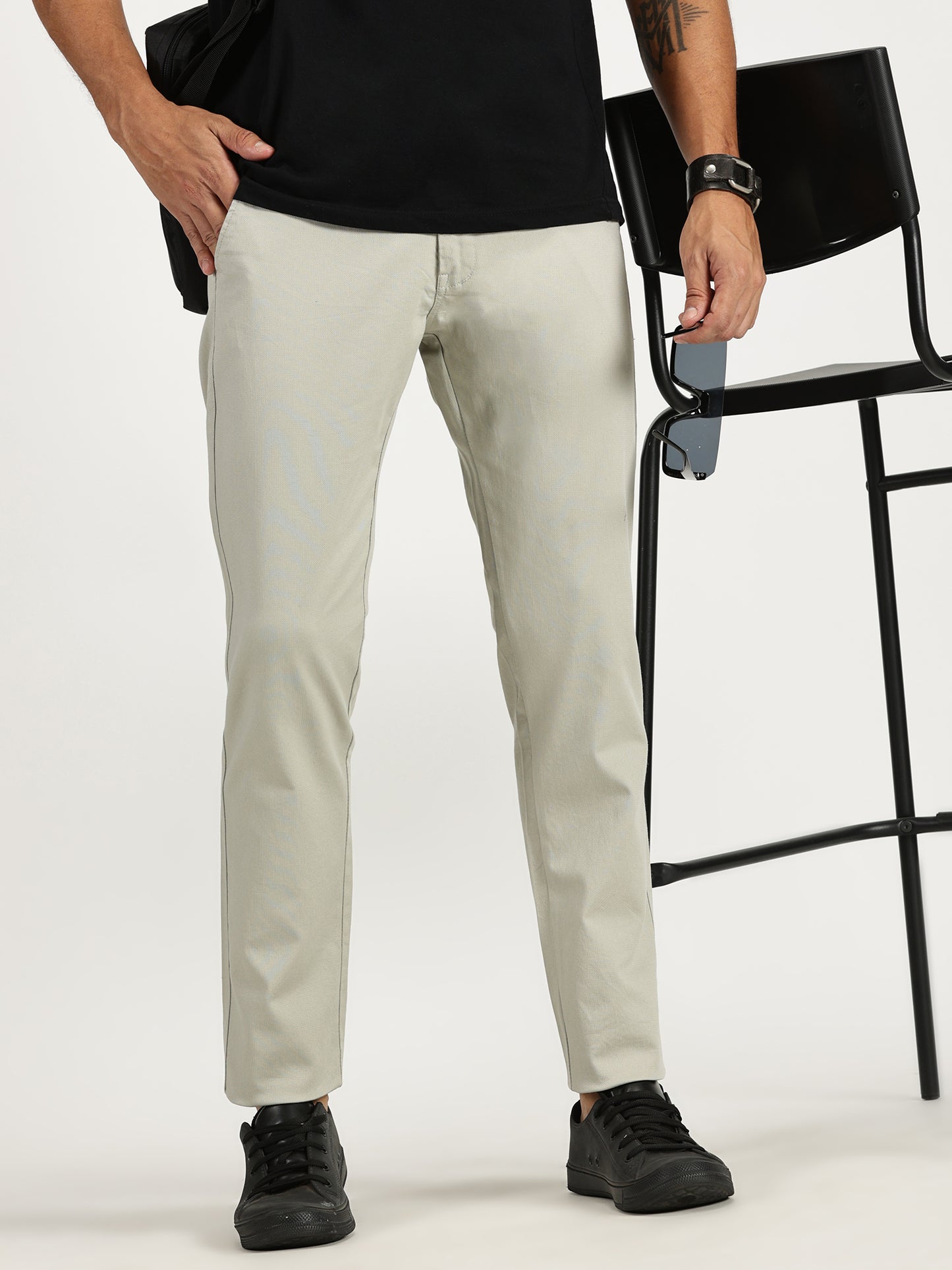 MEN'S OFF WHITE REGULAR FIT TROUSER WITH STRAIGHT POCKET