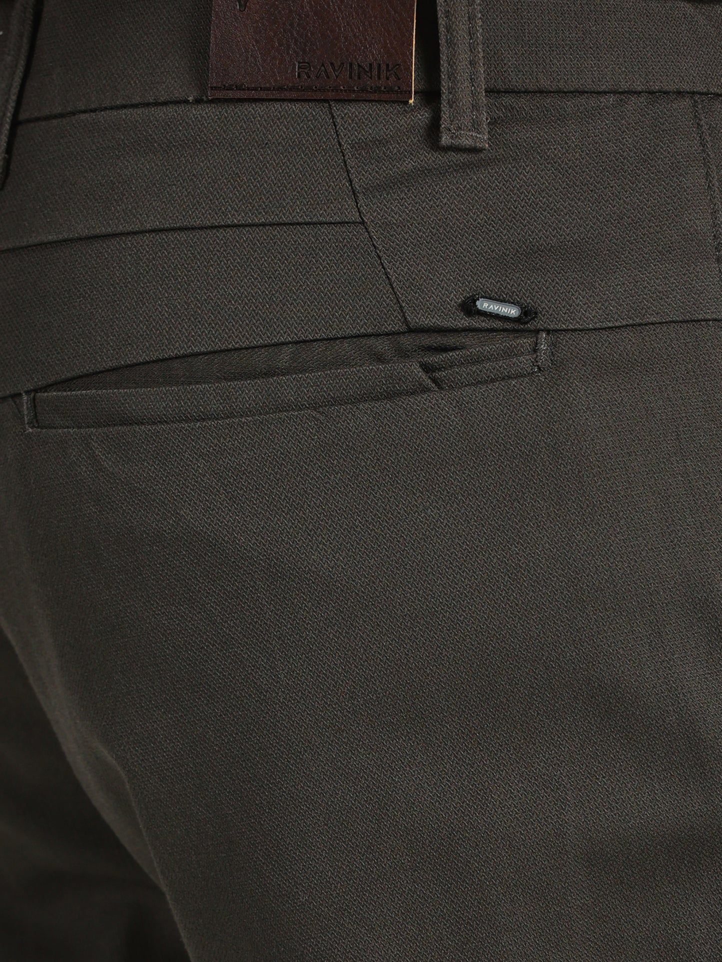 MEN'S DARK GREY REGULAR FIT TROUSER WITH STRAIGHT POCKET