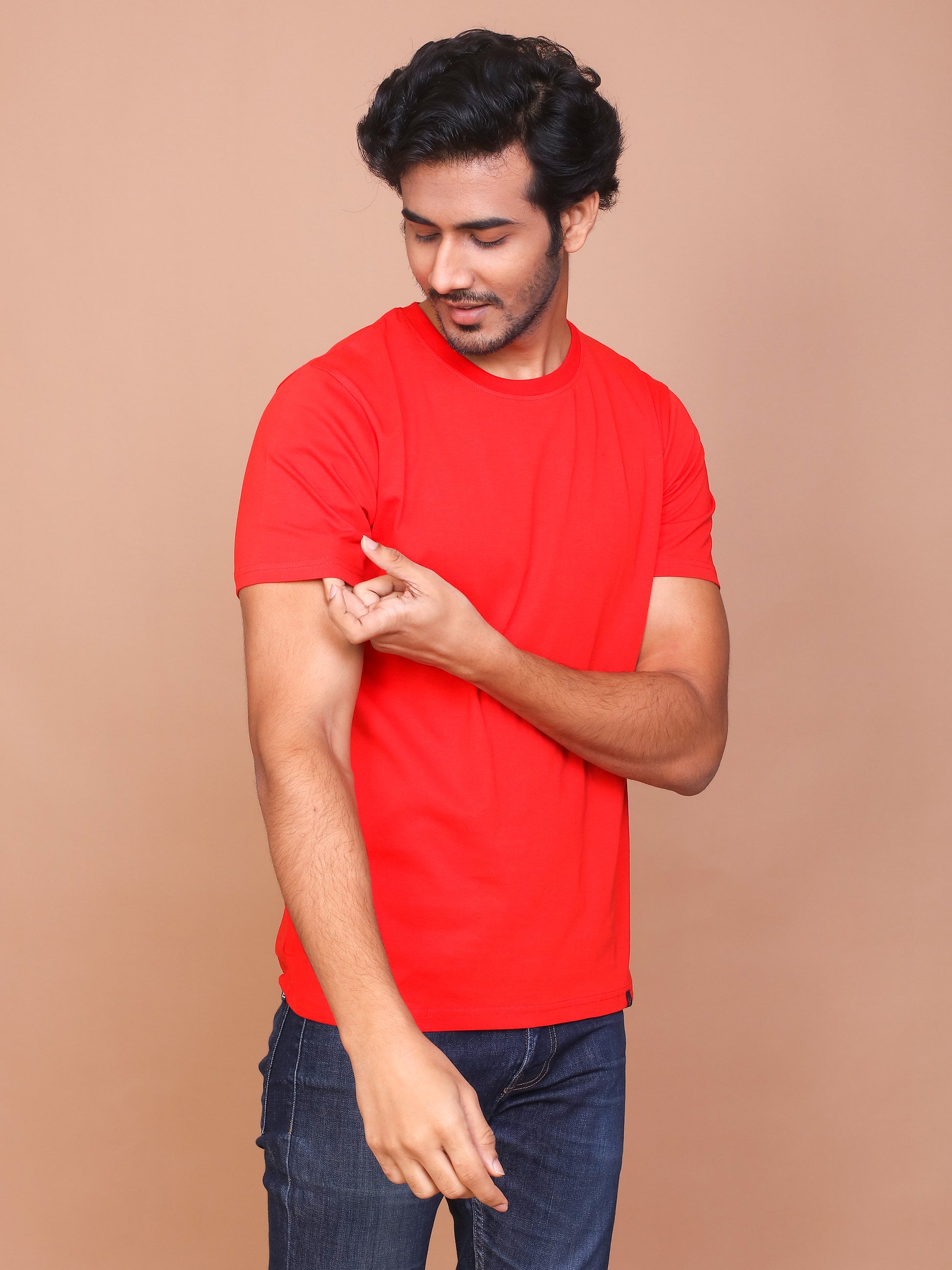 RED SOLID COLOURED ROUND NECK TSHIRT - Ravinik 