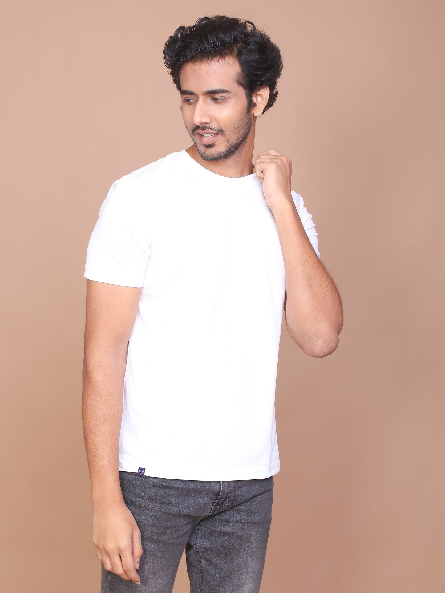 RICE KNIT WHITE COLORED ROUND NECK TSHIRT - Ravinik 