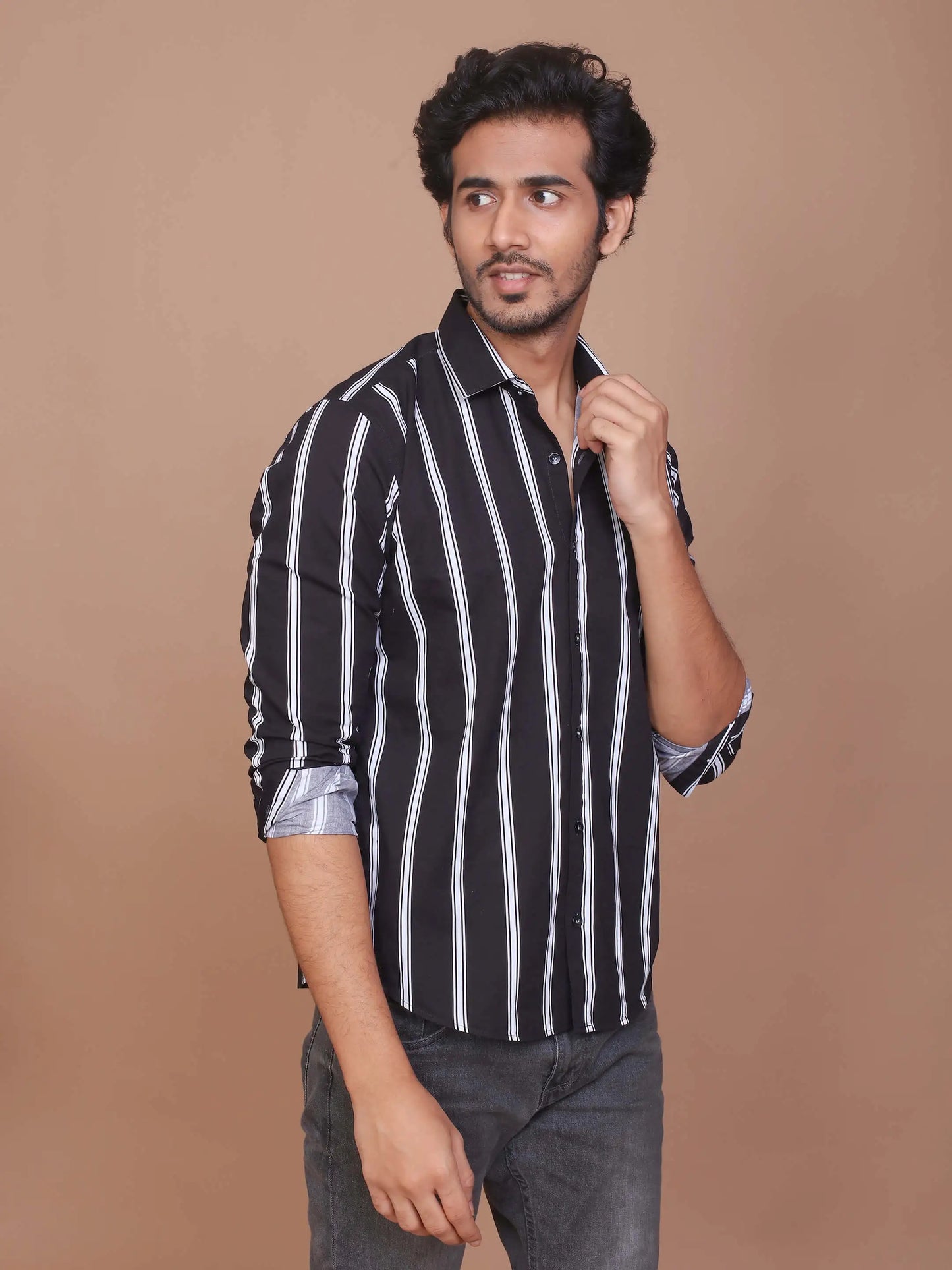 Buy-Ravinik-Men-Barcode-Slim-Fit-Stripe-Classic-Collar-Cotton-Black-Shirt-Online-India