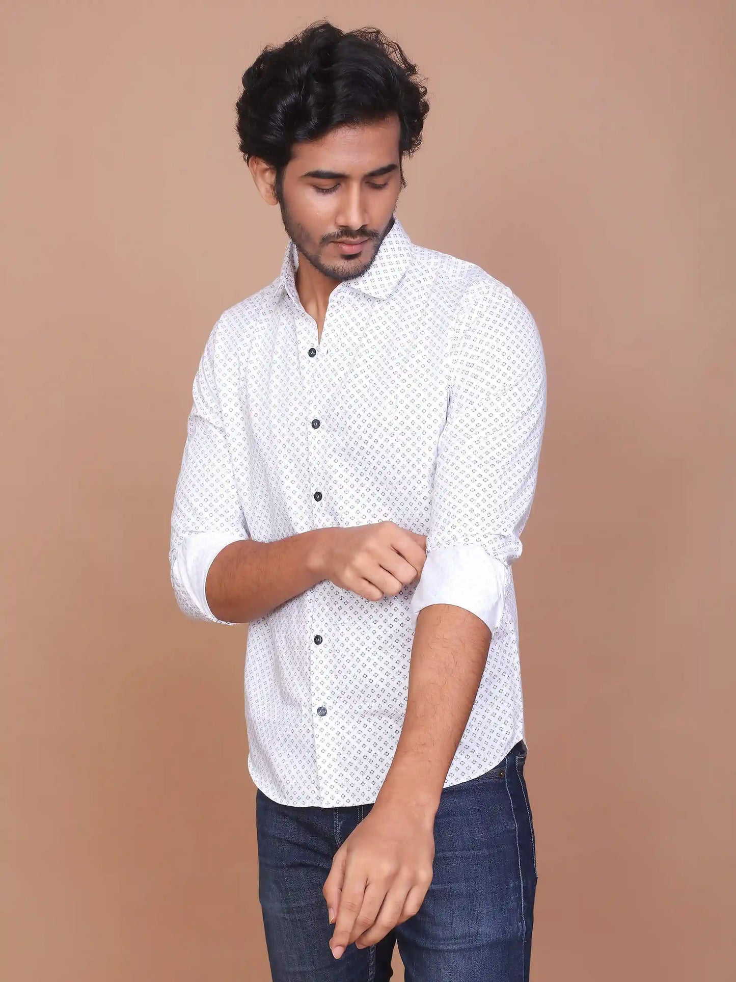 Buy-Ravinik-Men-Fine-Print-Classic-Collar-White-fluu-sleeve-Cotton-Shirt