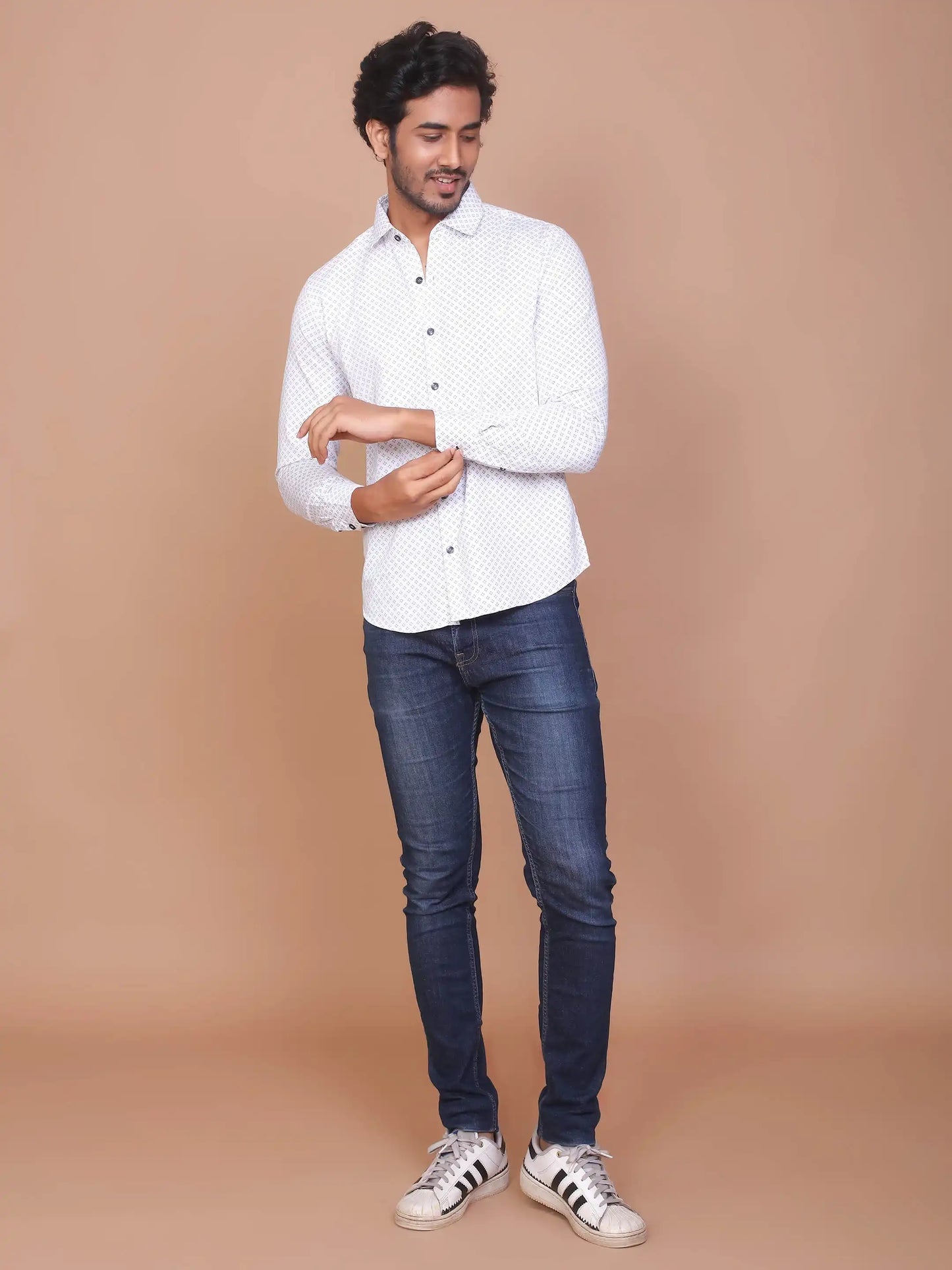 Buy-Ravinik-Men-Fine-Print-Classic-Collar-White-fluu-sleeve-Cotton-Shirt