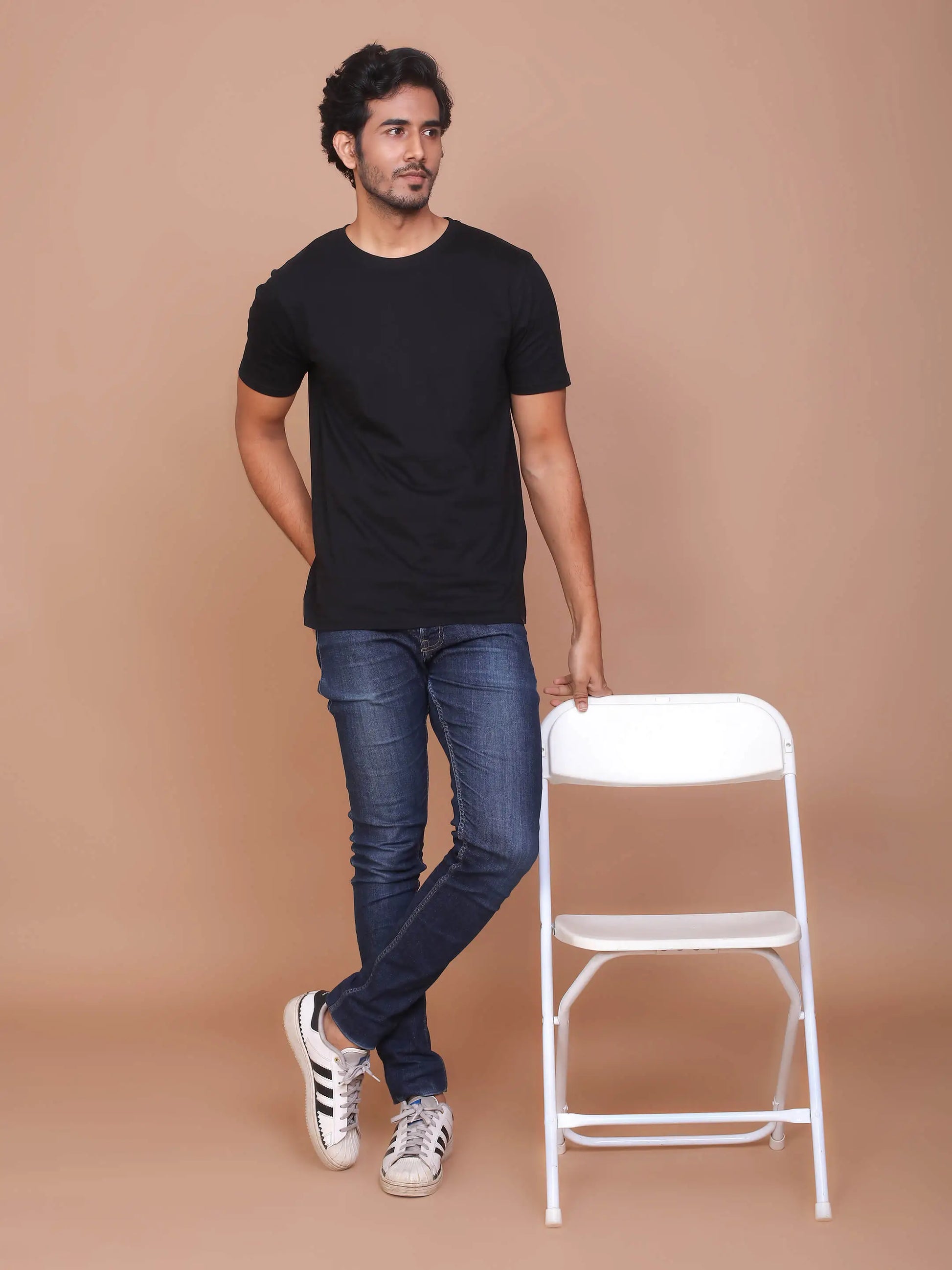 Buy-Ravinik-Men-Solid-Black-Colored-Round-Neck-Cotton-T-Shirt