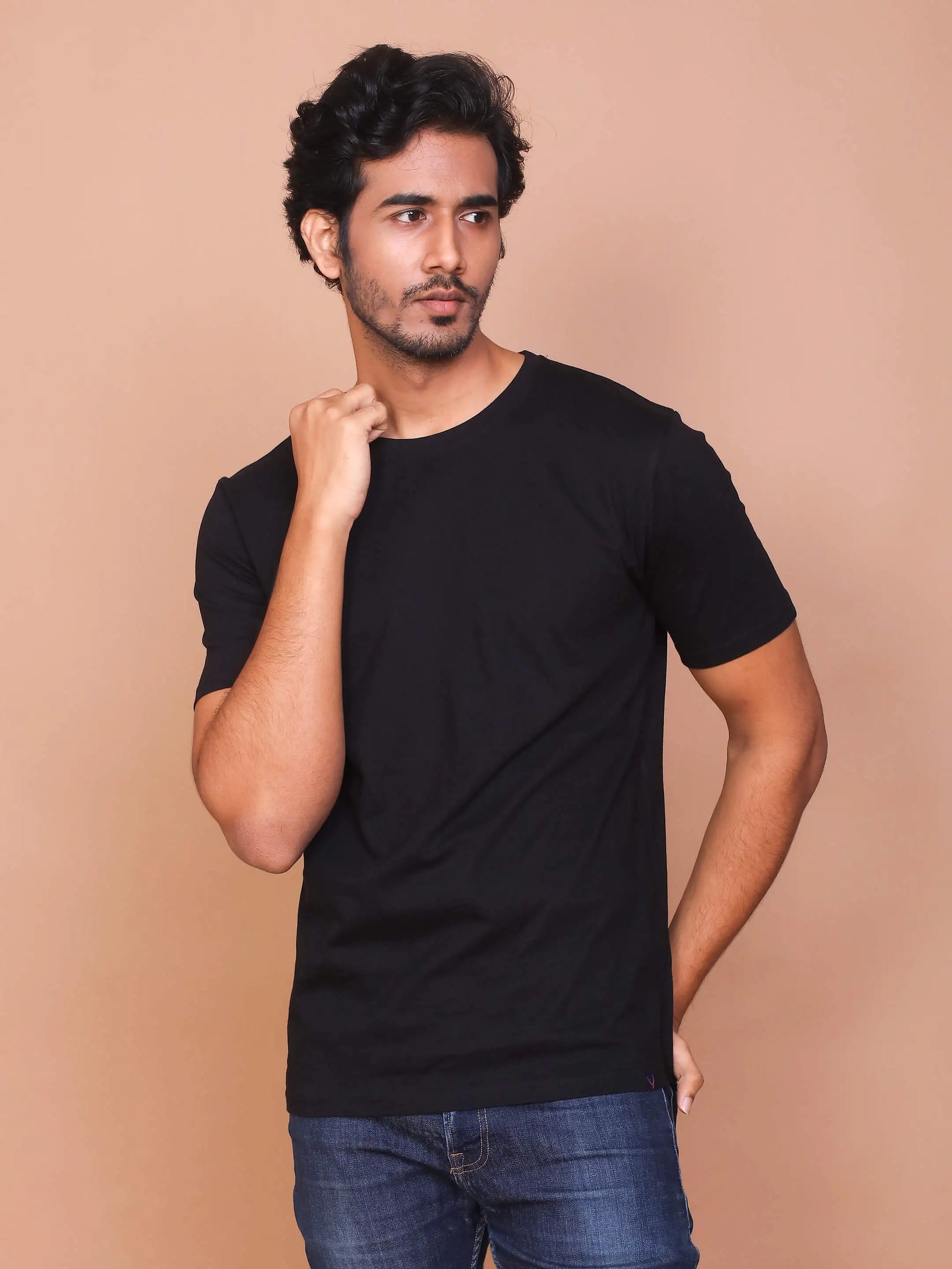 Buy-Ravinik-Men-Solid-Black-Colored-Round-Neck-Cotton-T-Shirt