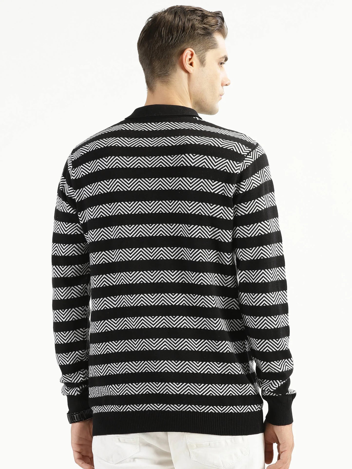 buy-ravinik-men-trigono-motif-knitted-classic-collar-black-and-white-cotton-casual-sweatshirt