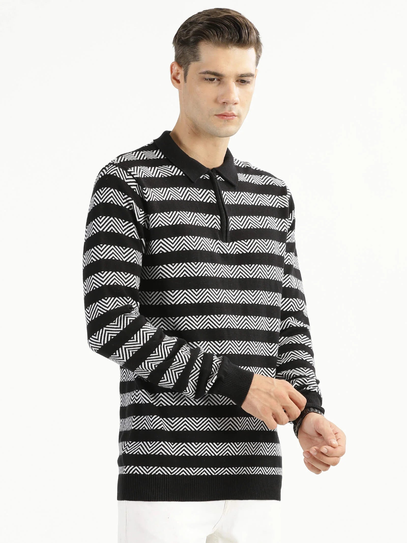 buy-ravinik-men-trigono-motif-knitted-classic-collar-black-and-white-cotton-casual-sweatshirt