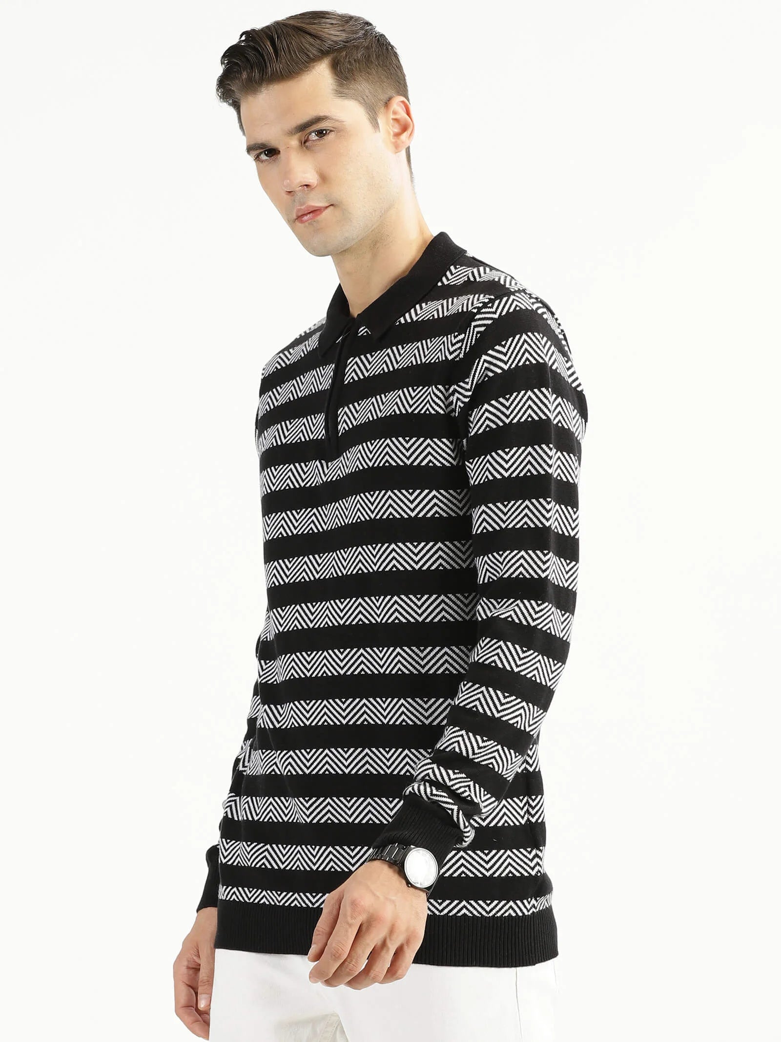 buy-ravinik-men-trigono-motif-knitted-classic-collar-black-and-white-cotton-casual-sweatshirt